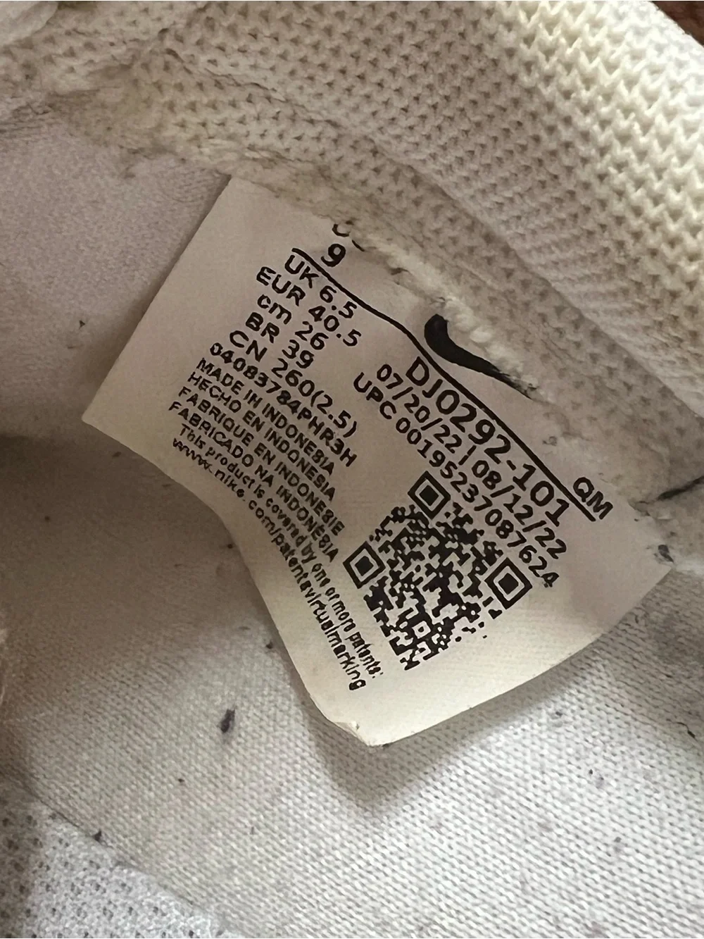 Nike White/Black Low-Top Sneakers